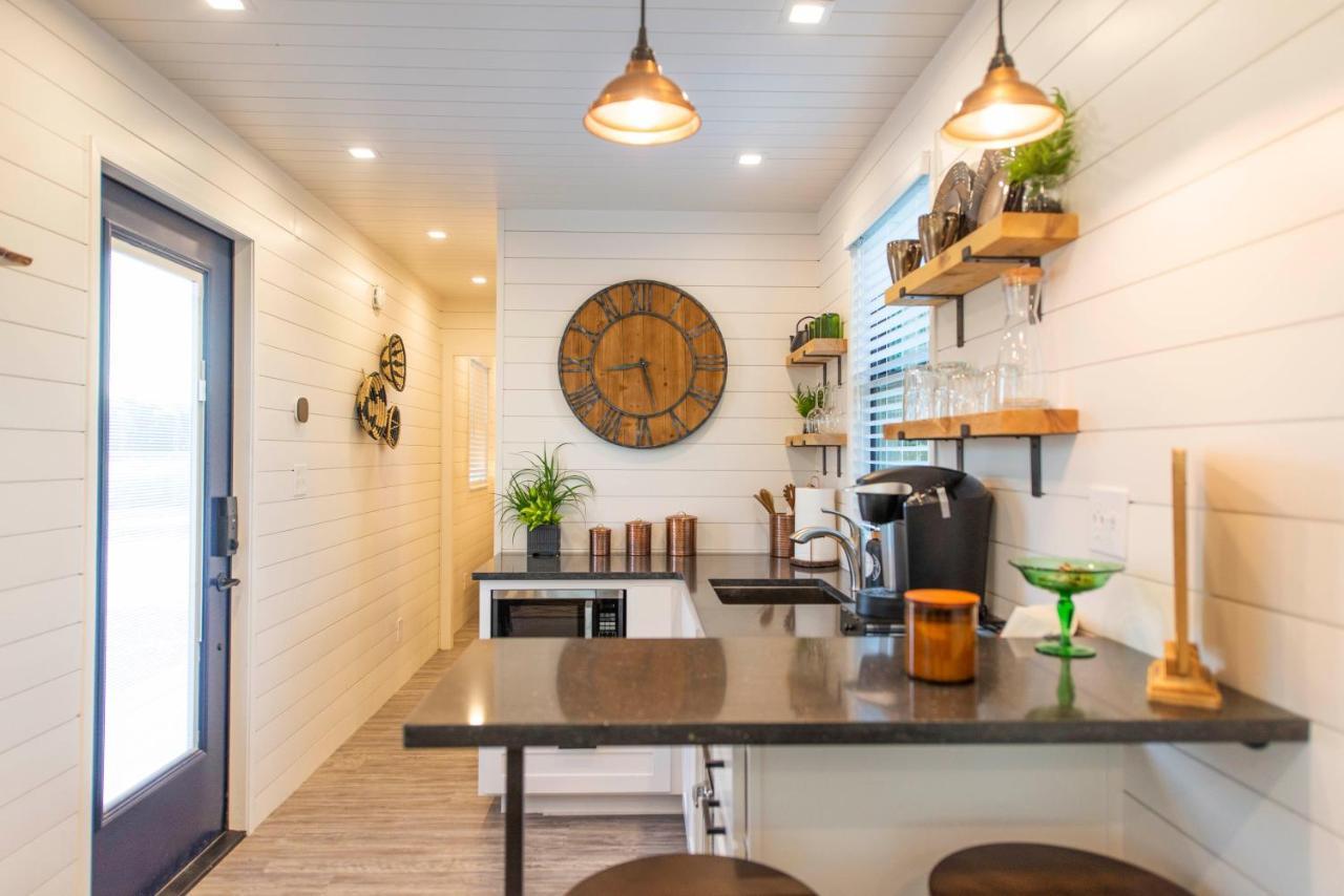The Woods- Container Tiny House 12 Min To Magnolia/Baylor/Downtown Βίλα Bellmead Εξωτερικό φωτογραφία